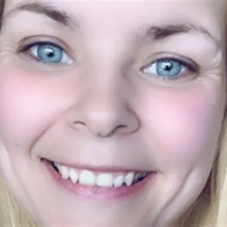 Jeg er en pige på 27, der søger nye udfordringer. Er god til at tage fat, og have flere bolde i l...