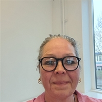 Karina søger job som receptionist